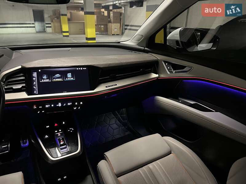 Внедорожник / Кроссовер Audi Q5 e-tron 2022 в Днепре