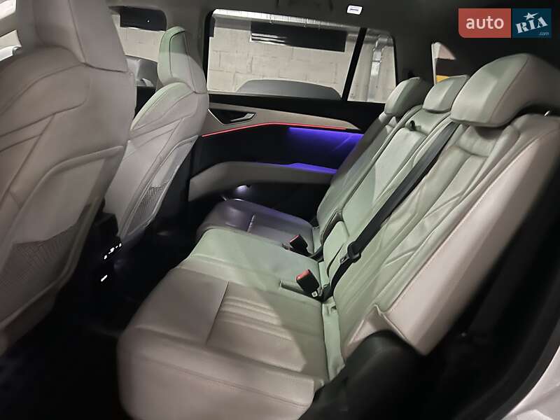 Внедорожник / Кроссовер Audi Q5 e-tron 2022 в Днепре