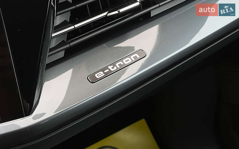 Внедорожник / Кроссовер Audi Q5 e-tron 2022 в Львове