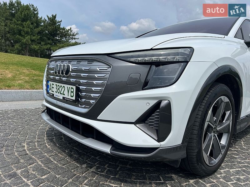 Позашляховик / Кросовер Audi Q5 e-tron 2022 в Дніпрі