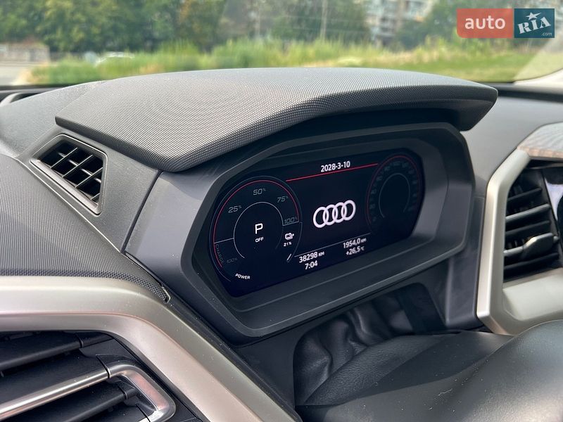 Позашляховик / Кросовер Audi Q5 e-tron 2022 в Дніпрі