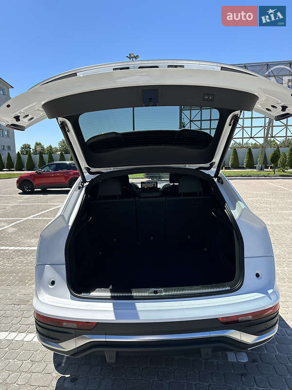 Внедорожник / Кроссовер Audi Q5 Sportback 2022 в Львове