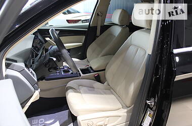 Позашляховик / Кросовер Audi Q5 2018 в 