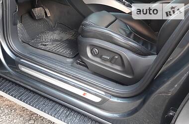 Позашляховик / Кросовер Audi Q5 2010 в 