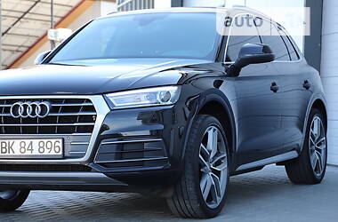 Внедорожник / Кроссовер Audi Q5 2017 в 