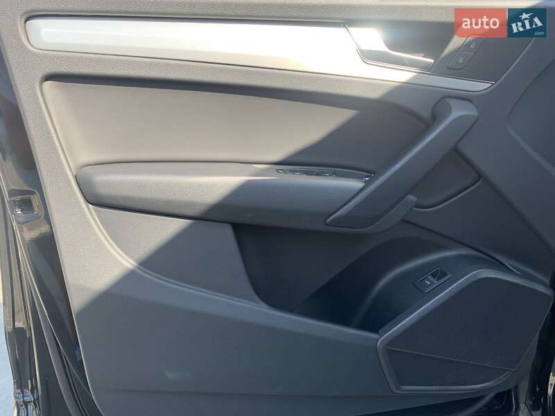 Позашляховик / Кросовер Audi Q5 2019 в Києві