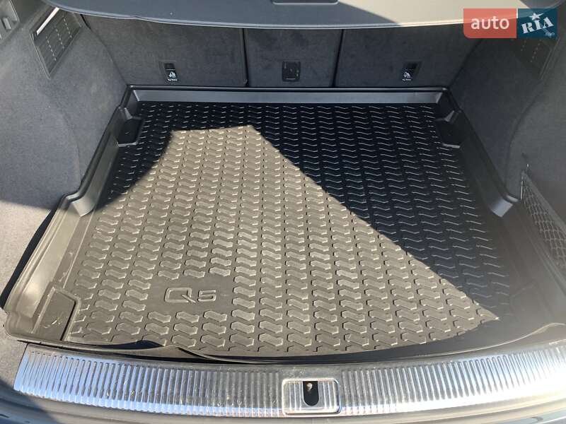 Позашляховик / Кросовер Audi Q5 2019 в Києві