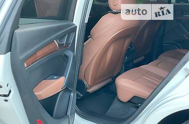 Внедорожник / Кроссовер Audi Q5 2021 в 