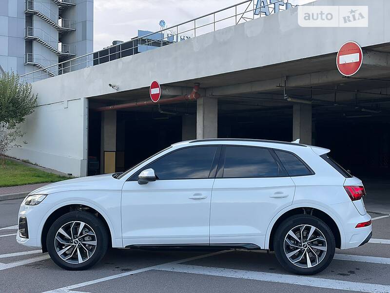 Позашляховик / Кросовер Audi Q5 2021 в Києві