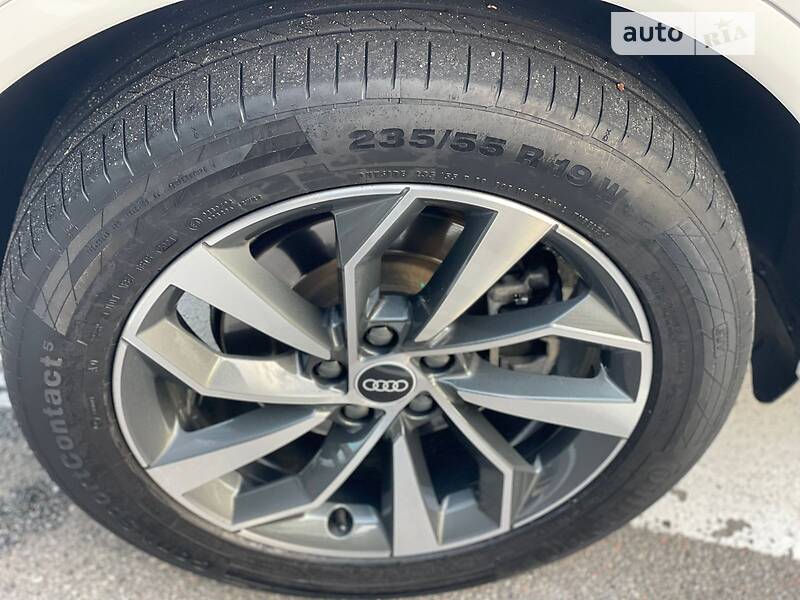 Позашляховик / Кросовер Audi Q5 2021 в Києві