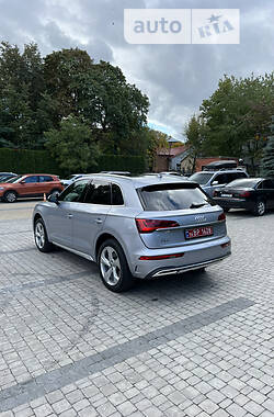 Позашляховик / Кросовер Audi Q5 2021 в 