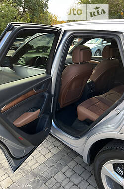 Позашляховик / Кросовер Audi Q5 2021 в 