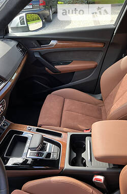 Позашляховик / Кросовер Audi Q5 2021 в 