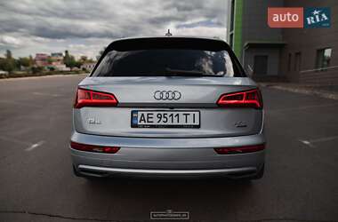 Внедорожник / Кроссовер Audi Q5 2018 в 