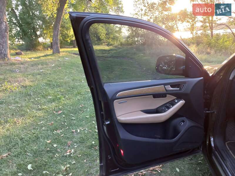 Внедорожник / Кроссовер Audi Q5 2012 в Лозовой