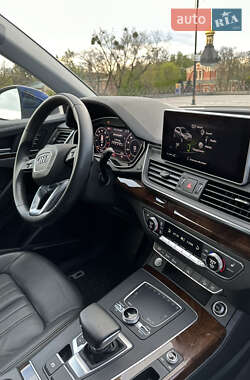 Внедорожник / Кроссовер Audi Q5 2017 в 