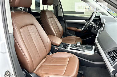 Внедорожник / Кроссовер Audi Q5 2018 в 