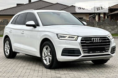 Внедорожник / Кроссовер Audi Q5 2018 в 