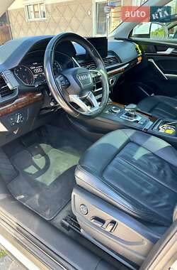 Внедорожник / Кроссовер Audi Q5 2018 в 