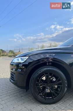 Внедорожник / Кроссовер Audi Q5 2017 в 