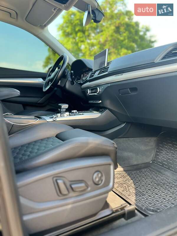 Внедорожник / Кроссовер Audi Q5 2017 в Одессе