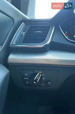 Внедорожник / Кроссовер Audi Q5 2017 в 