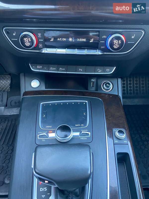 Позашляховик / Кросовер Audi Q5 2019 в Києві