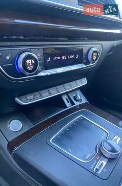 Внедорожник / Кроссовер Audi Q5 2019 в 