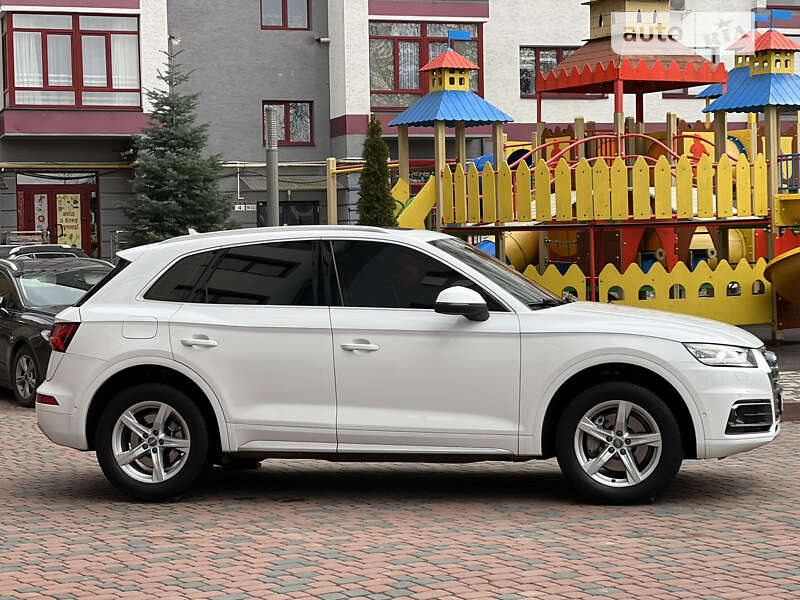 Позашляховик / Кросовер Audi Q5 2017 в Івано-Франківську