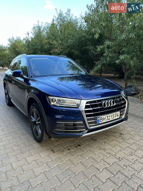 Внедорожник / Кроссовер Audi Q5 2018 в 