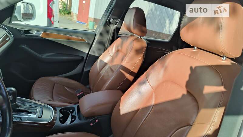 Внедорожник / Кроссовер Audi Q5 2010 в Ужгороде