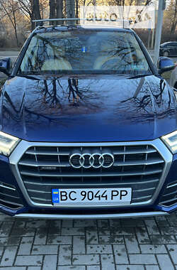Внедорожник / Кроссовер Audi Q5 2016 в 