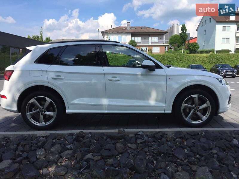 Внедорожник / Кроссовер Audi Q5 2018 в Киеве