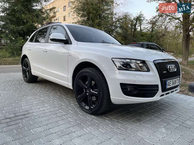 Внедорожник / Кроссовер Audi Q5 2010 в Днепре