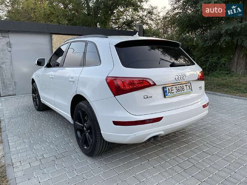 Внедорожник / Кроссовер Audi Q5 2010 в Днепре