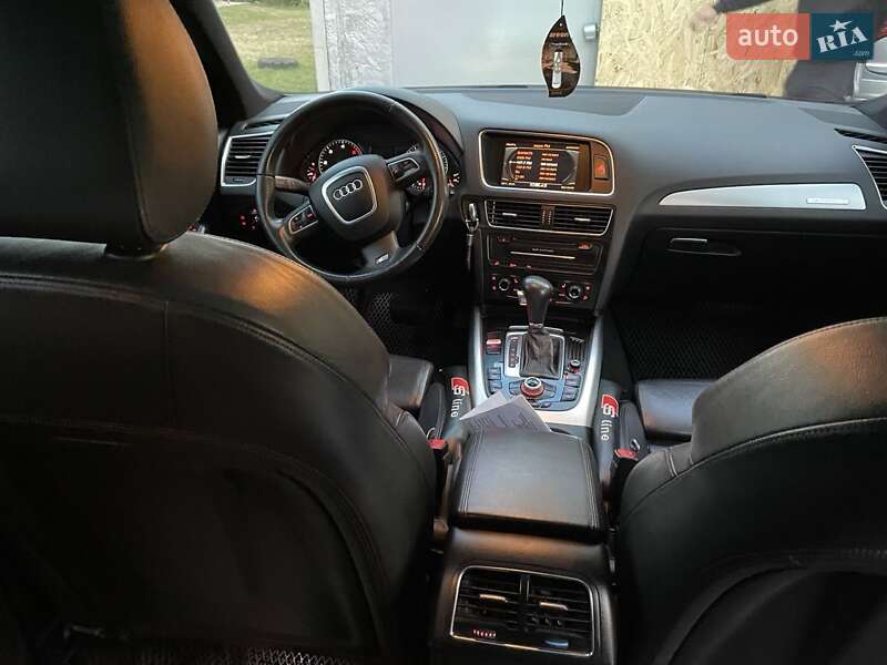 Внедорожник / Кроссовер Audi Q5 2010 в Днепре
