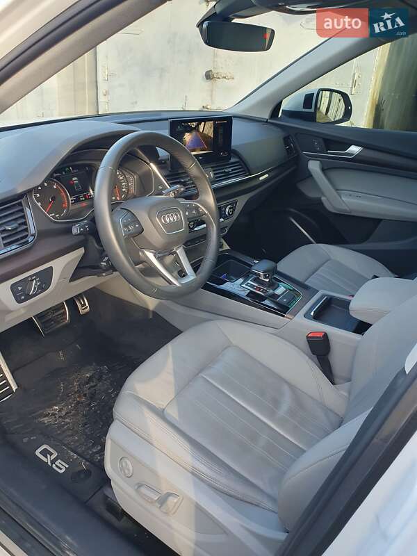 Позашляховик / Кросовер Audi Q5 2021 в Києві