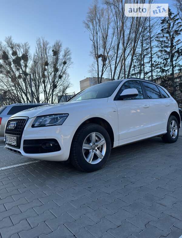 Внедорожник / Кроссовер Audi Q5 2011 в Черновцах
