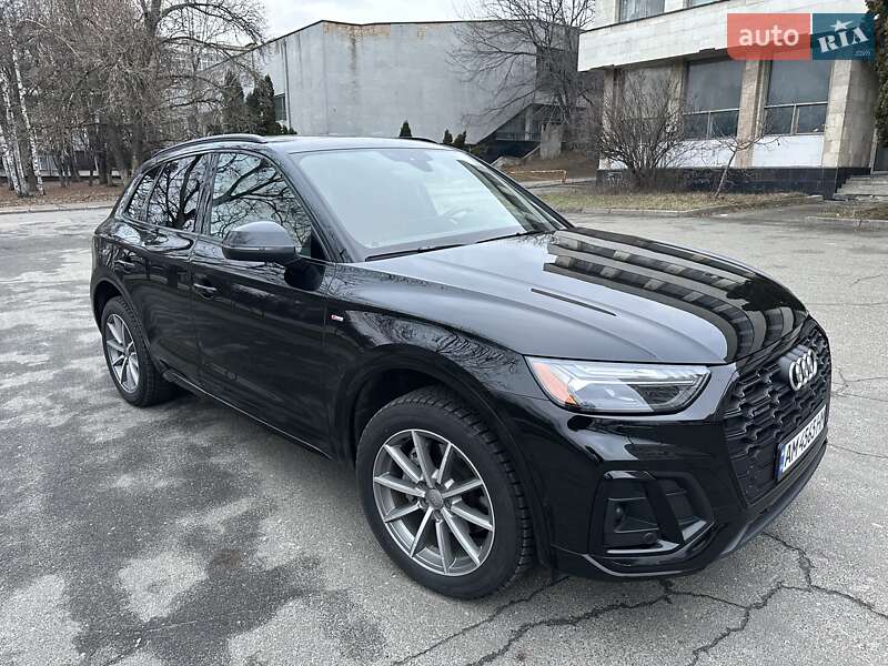 Внедорожник / Кроссовер Audi Q5 2021 в Киеве
