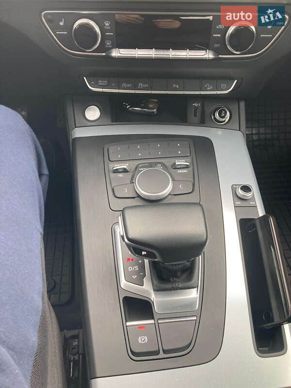 Позашляховик / Кросовер Audi Q5 2019 в Ужгороді