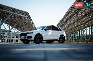 Внедорожник / Кроссовер Audi Q5 2017 в 