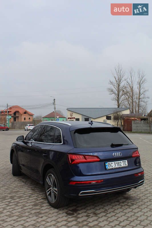 Позашляховик / Кросовер Audi Q5 2017 в Львові