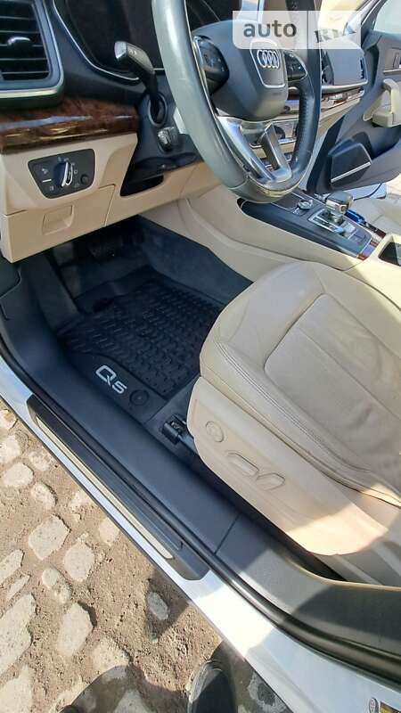 Внедорожник / Кроссовер Audi Q5 2017 в Стрые