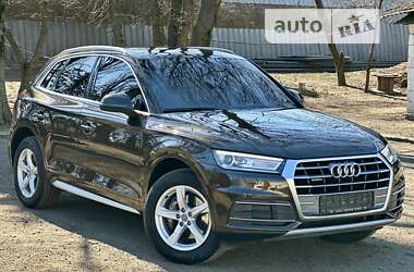 Внедорожник / Кроссовер Audi Q5 2018 в 