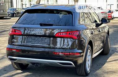 Внедорожник / Кроссовер Audi Q5 2018 в 