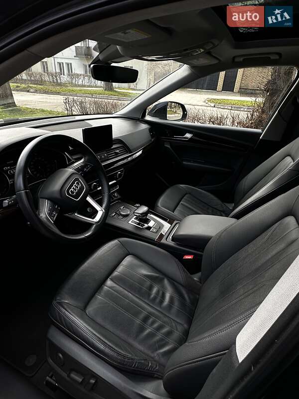 Внедорожник / Кроссовер Audi Q5 2019 в Сокале