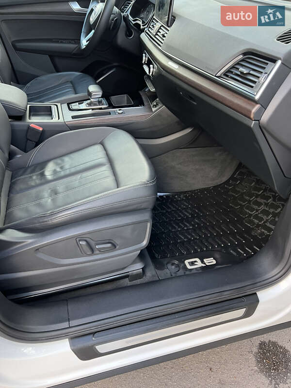 Позашляховик / Кросовер Audi Q5 2020 в Хмільнику