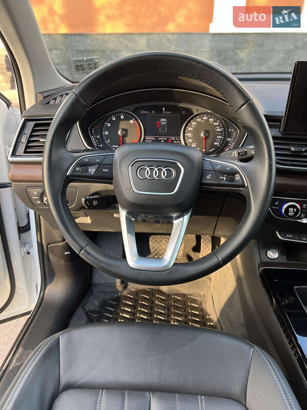 Позашляховик / Кросовер Audi Q5 2020 в Хмільнику