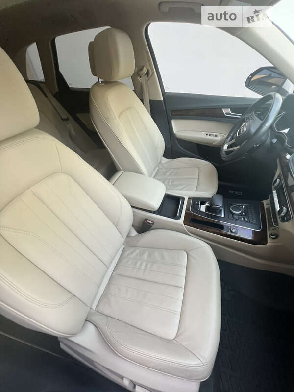 Внедорожник / Кроссовер Audi Q5 2017 в Одессе