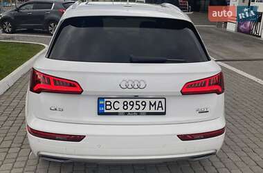 Внедорожник / Кроссовер Audi Q5 2018 в 